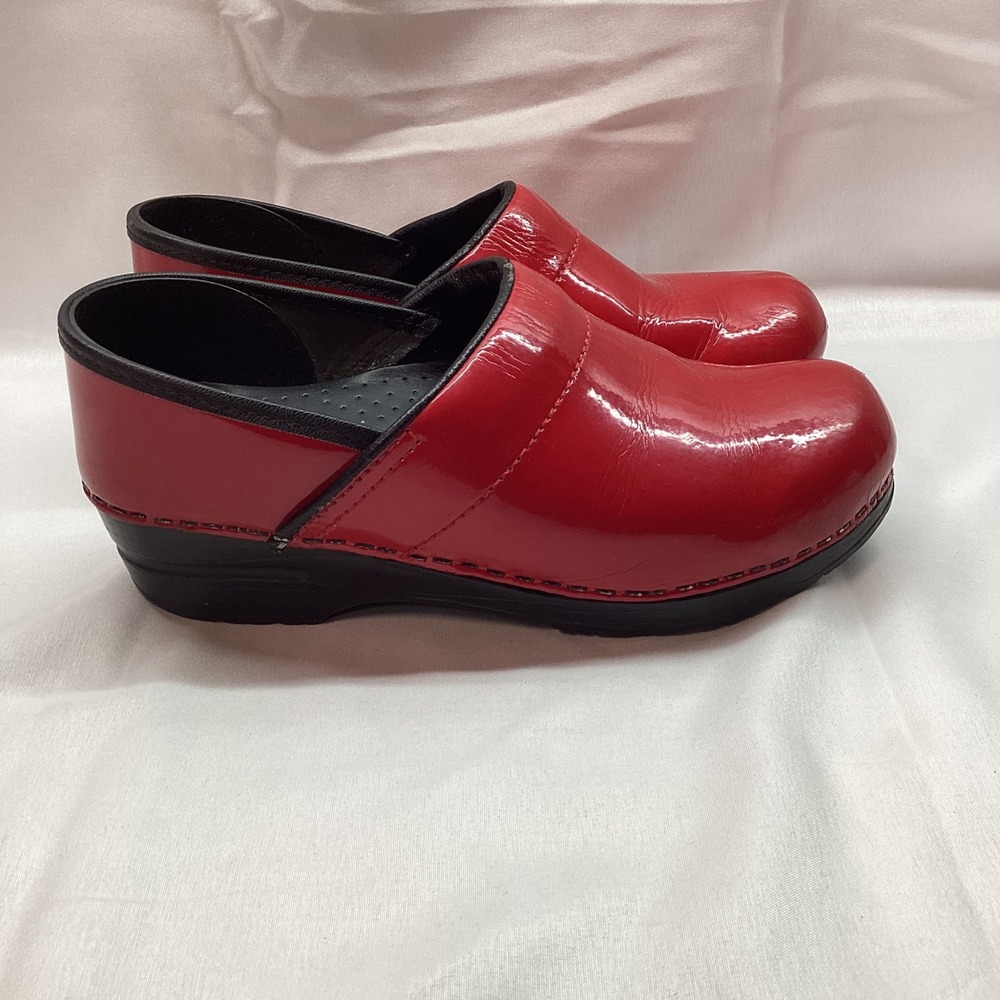 Dansko Professional Red Patent Leather Clogs Womens 37 US6.5 Classic Comfort - Picture 5 of 7